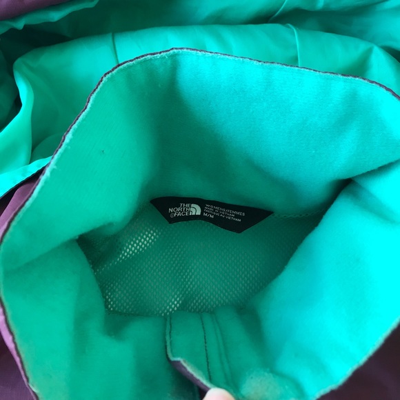 The North Face Resolve 2 shell 2 L Rainjacket/packable windbreaker. Women’s med - Picture 4 of 7